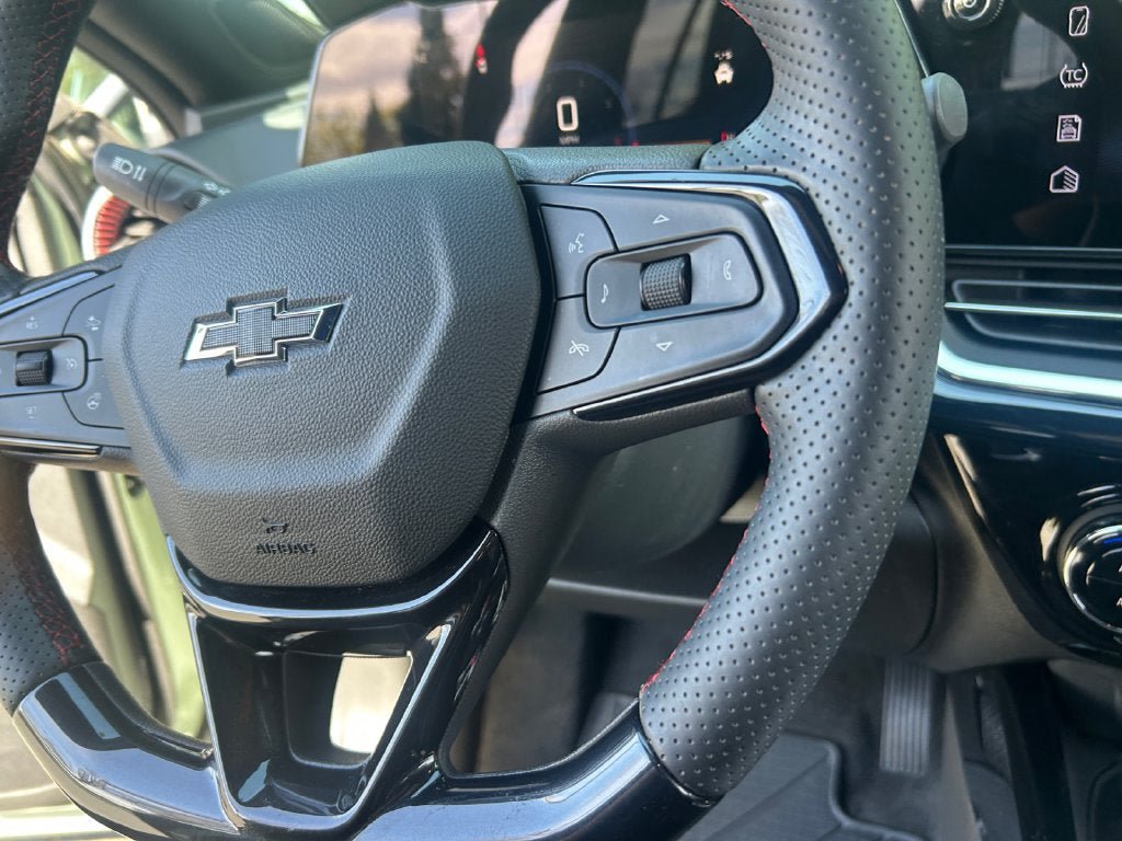 Used 2024 Chevrolet Trax RS w/ Sunroof Package FWD image 17