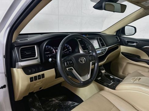 Used 2017 Toyota Highlander Limited FWD image 9