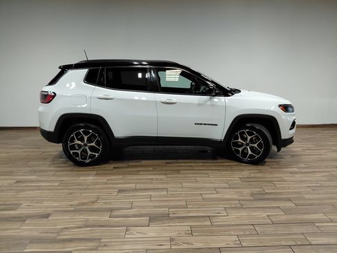 Used 2025 Jeep Compass Limited AWD/4WD image 16