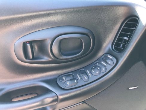 Used 2000 Chevrolet Corvette Convertible w/ Memory Pkg image 19