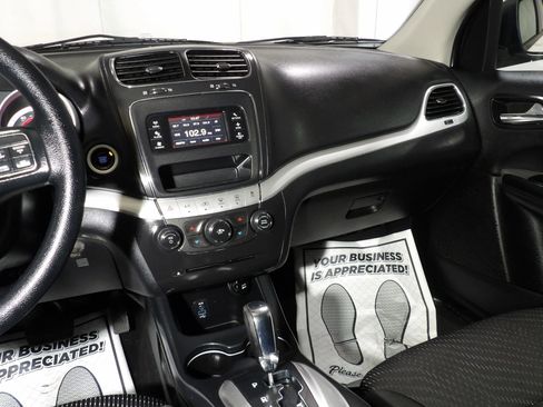 Used 2018 Dodge Journey SE image 13