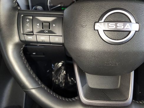 Used 2025 Nissan Rogue SV FWD image 24