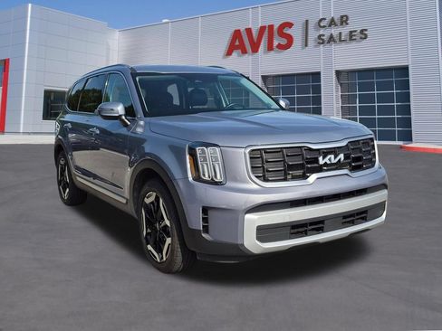 Used 2025 Kia Telluride S FWD image 3