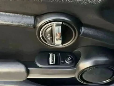 Used 2018 MINI Cooper 2-Door Hardtop FWD image 16