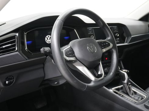 Used 2024 Volkswagen Jetta SE image 9