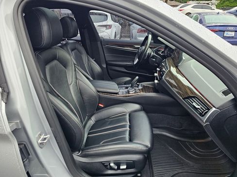 Used 2019 BMW 530e xDrive w/ Premium Package image 29