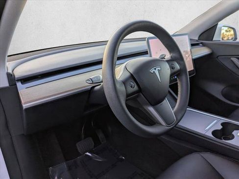 Used 2021 Tesla Model Y Long Range image 10