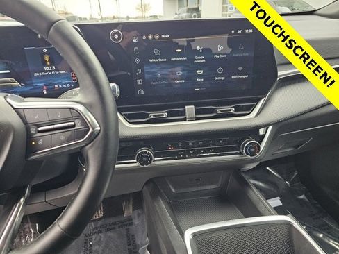 Used 2025 Chevrolet Equinox LT image 17