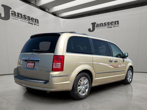 Used 2010 Chrysler Town & Country Limited w/ Entertainment Group #3 FWD image 4