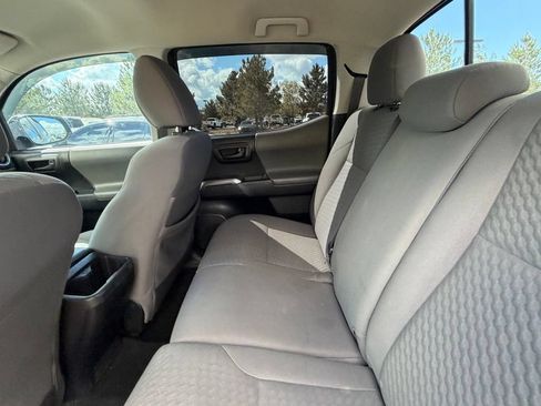 Used 2021 Toyota Tacoma SR5 AWD/4WD image 17