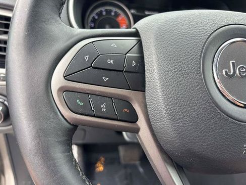 Used 2019 Jeep Cherokee Limited AWD/4WD image 18