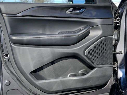 Certified 2023 Jeep Grand Cherokee Laredo w/ Luxury Tech Group I image 20