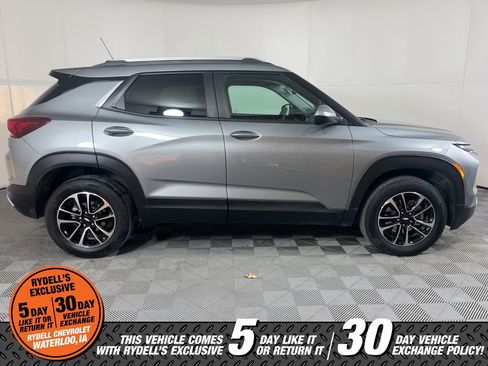 Certified 2025 Chevrolet TrailBlazer LT w/ Driver Confidence Package image 3