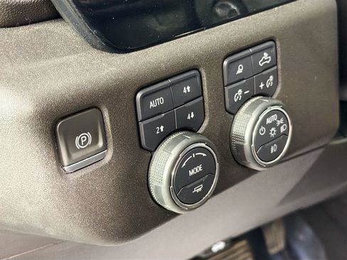 Used 2024 Chevrolet Silverado 1500 High Country w/ Z71 Off-Road Package AWD/4WD image 10