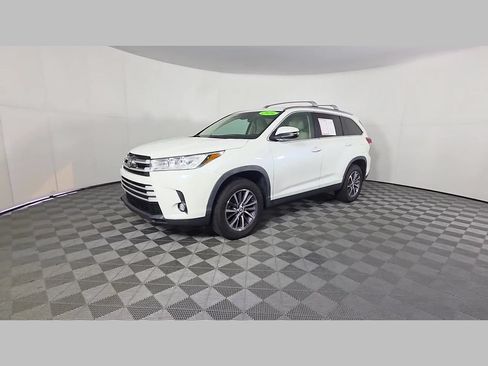 Used 2019 Toyota Highlander XLE FWD image 48