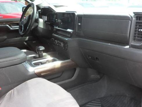 Used 2023 Chevrolet Silverado 1500 LT Trail Boss w/ Convenience Package II AWD/4WD image 18