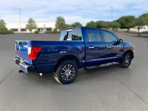 Certified 2021 Nissan Titan SV w/ SV Convenience Package image 5