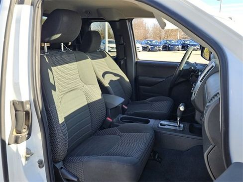 Used 2019 Nissan Frontier SV image 16