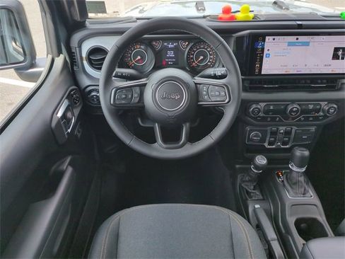 New 2025 Jeep Gladiator Sport image 16