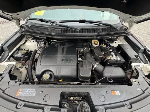 Used 2017 Ford Explorer XLT w/ Equipment Group 202A AWD/4WD image 23