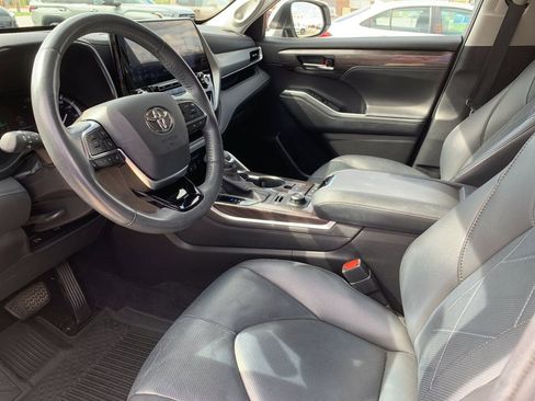Used 2020 Toyota Highlander Platinum image 11