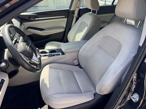 Used 2019 Nissan Altima 2.5 SV FWD image 14
