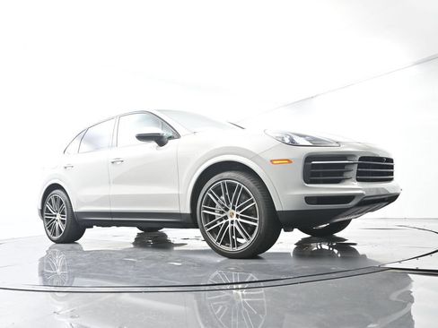 Certified 2023 Porsche Cayenne Platinum Edition AWD/4WD image 52
