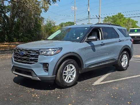 Used 2025 Ford Explorer Active w/ Active Comfort Package image 11