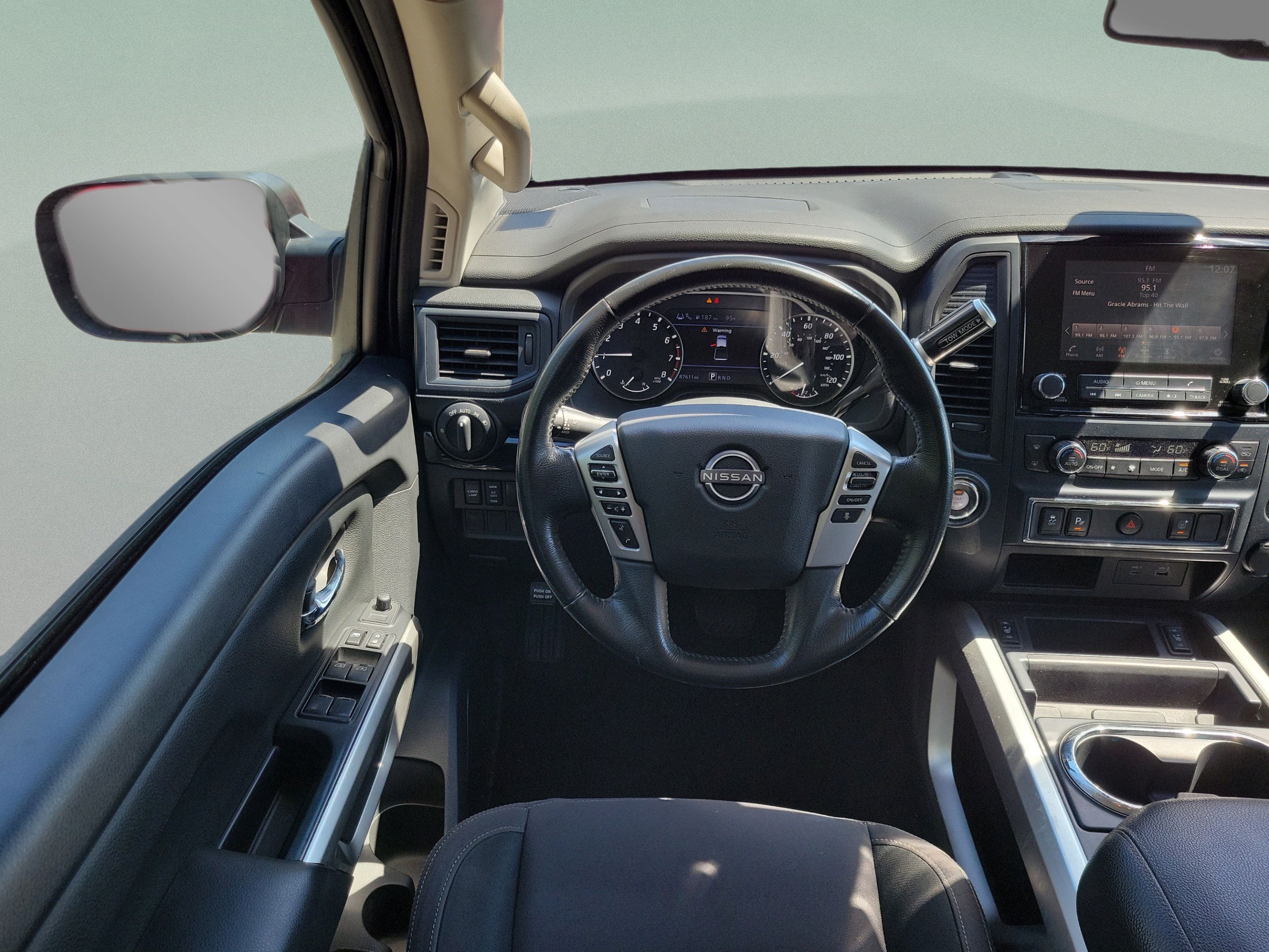 Used 2023 Nissan Titan SV w/ SV Convenience Package RWD image 10