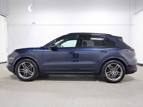 Certified 2025 Porsche Cayenne image 2