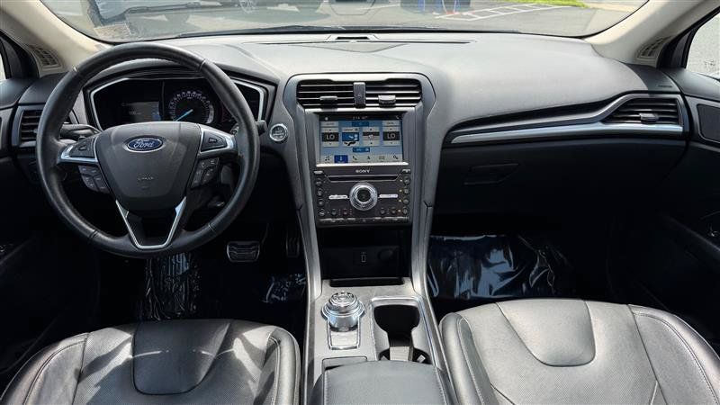 Used 2018 Ford Fusion Titanium AWD/4WD image 17
