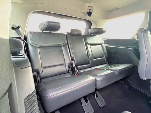 Used 2025 Ford Expedition Active AWD/4WD image 34