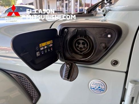 Used 2024 Jeep Wrangler Unlimited Sahara AWD/4WD image 8