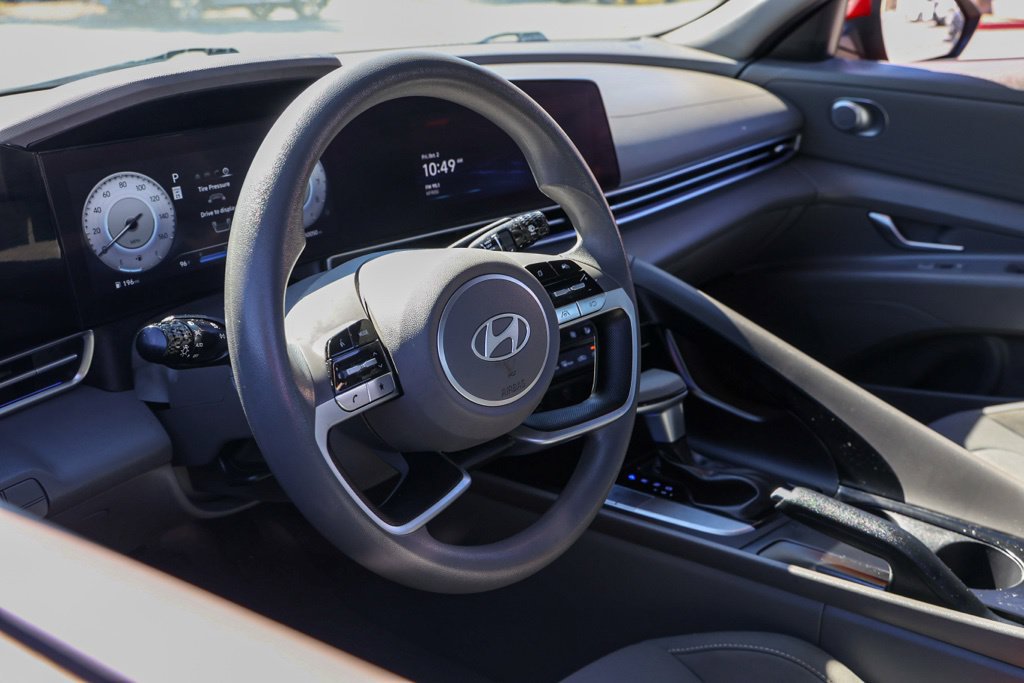 Used 2024 Hyundai Elantra SEL FWD image 15