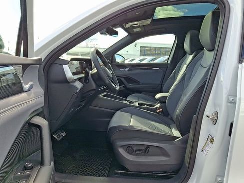 New 2026 Volkswagen Tiguan SE R-Line image 6