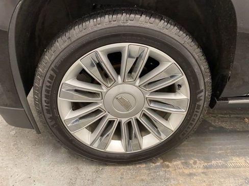 Used 2017 Cadillac Escalade Platinum image 34