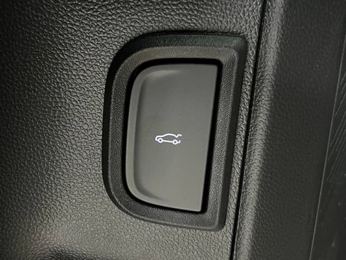 New 2027 GMC Terrain AT4 w/ LPO, Floor Liner Package AWD/4WD image 17