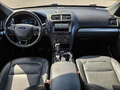 Used 2018 Ford Explorer XLT w/ Equipment Group 202A AWD/4WD image 38