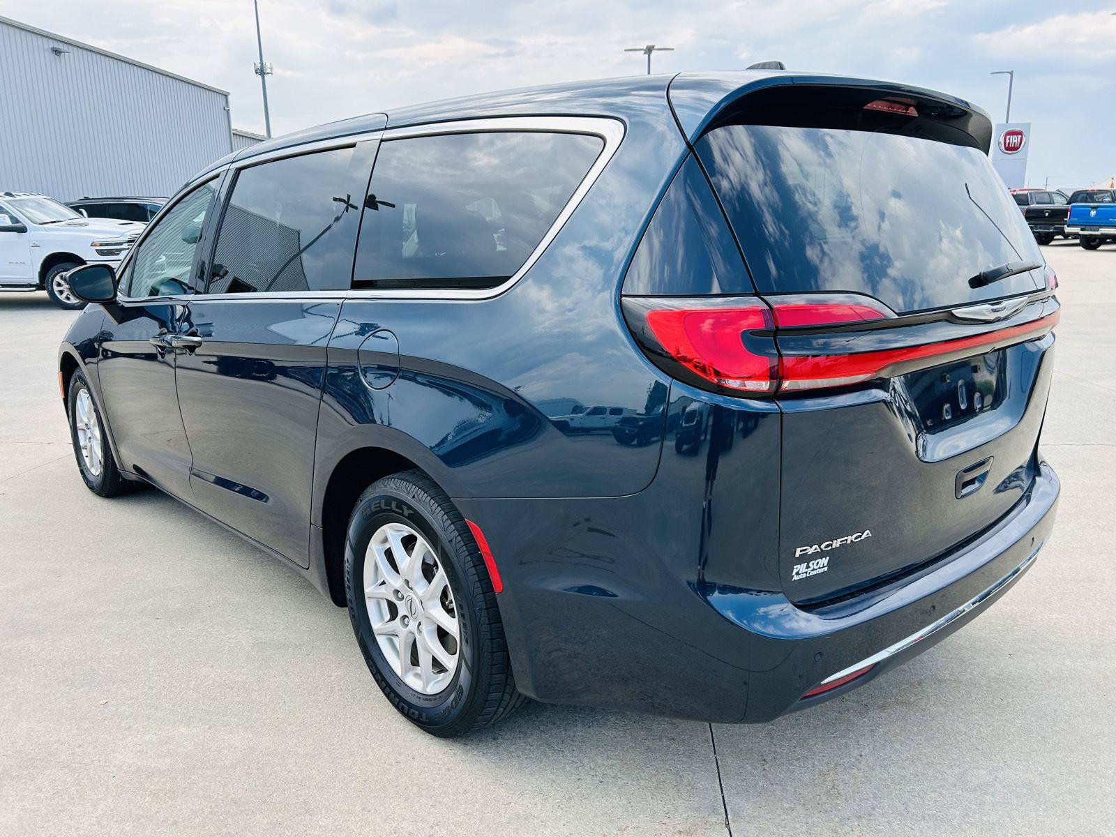 Used 2023 Chrysler Pacifica Touring-L FWD image 37