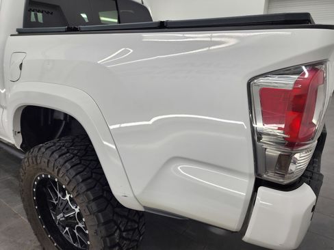 Used 2019 Toyota Tacoma Limited image 31