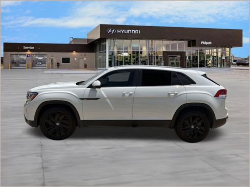 Used 2023 Volkswagen Atlas Cross Sport SE FWD image 2