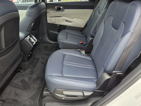 Used 2022 Kia Sorento SX Prestige w/ Panoramic Sunroof Package AWD/4WD image 17