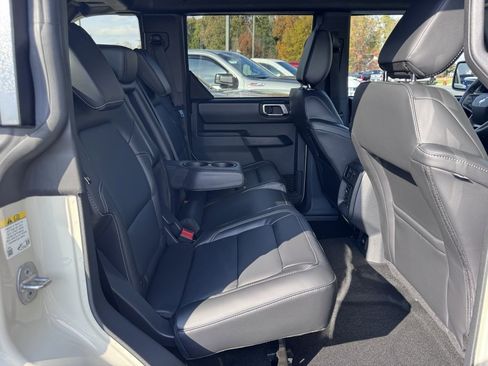 New 2025 Ford Bronco Outer Banks w/ Sasquatch Package image 29
