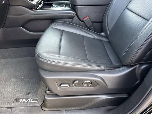 Used 2025 GMC Yukon Denali image 10