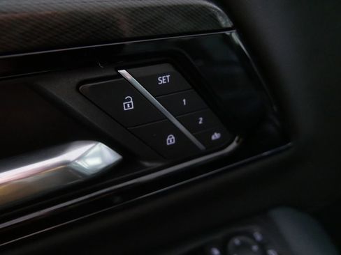 Used 2025 GMC Yukon AT4 AWD/4WD image 18