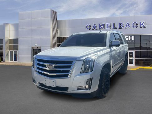 Used 2017 Cadillac Escalade Premium Luxury RWD image 15