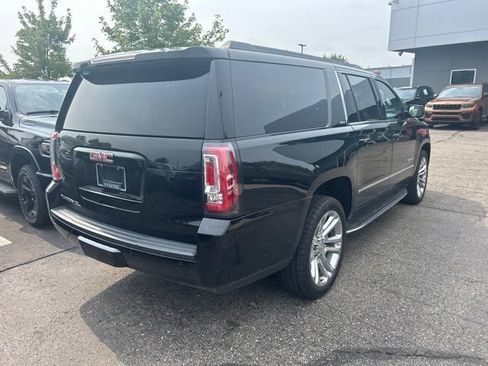 Used 2017 GMC Yukon XL SLT w/ Premium Edition AWD/4WD image 4