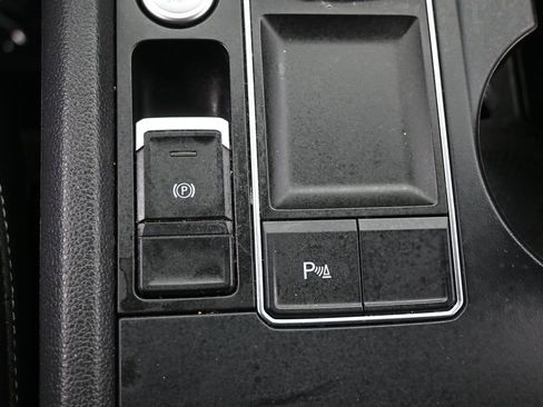 Used 2021 Volkswagen Atlas SE w/ Panoramic Sunroof Package FWD image 22