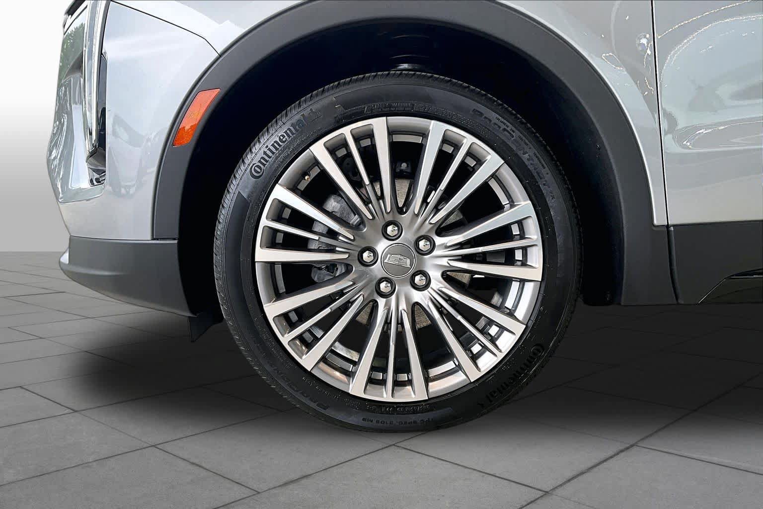 Used 2024 Cadillac XT4 Premium Luxury FWD image 10