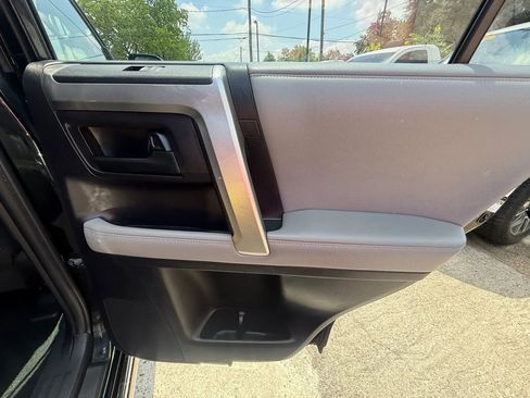 Used 2011 Toyota 4Runner SR5 AWD/4WD image 21